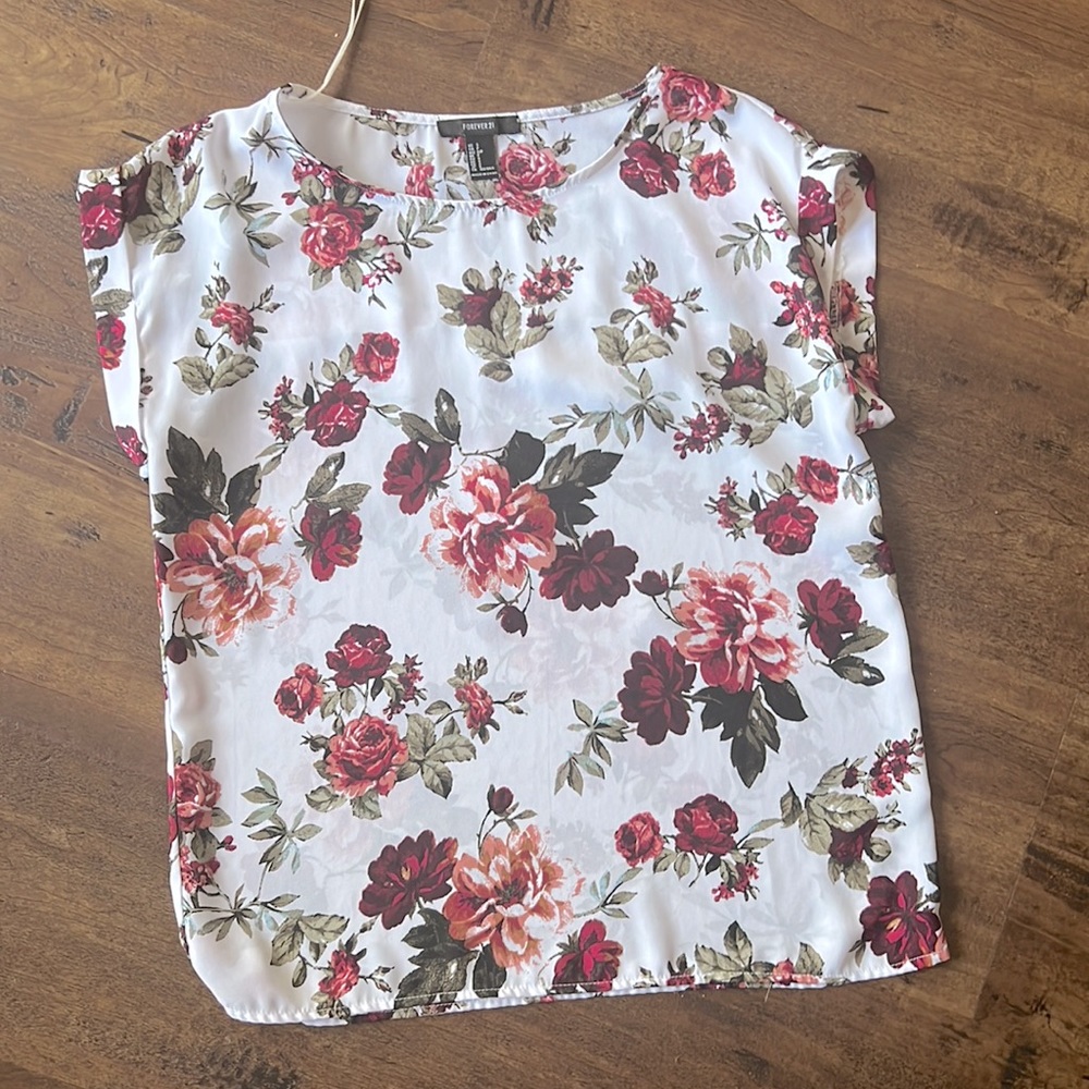 FREE WITH ANY PURCHASE (add to bundle) Womens Forever21 S floral top